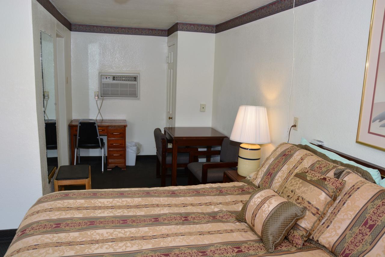 Budget Inn Of Brownfield エクステリア 写真